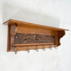 Drožinėta ąžuolinė sieninė kabykla su šešiais žalvariniais kabliukais 21x99x33 cm