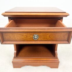 Klasikinio stiliaus riešutmedžio spintelės 2 vnt. kompl. 35,5×50,5×60,5 cm