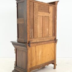 Ąžuolinis drožinėtas dviejų dalių bufetas žalios spalvos stiklo vitražinėmis durimis 57x121x186 cm