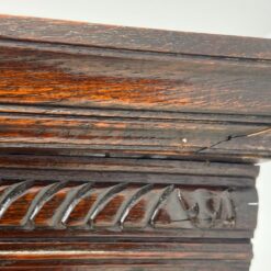Ąžuolinis drožinėtas dviejų dalių bufetas žalios spalvos stiklo vitražinėmis durimis 57x121x186 cm
