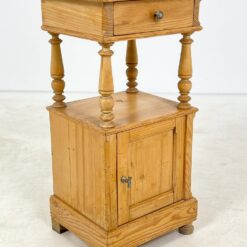 Pušies medžio spintelė 35,5x41x80,5 cm