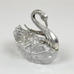Prieskoninė iš sidabruoto metalo ir stiklo “Gulbė” 8x5x7,5 cm