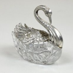 Prieskoninė iš sidabruoto metalo ir stiklo “Gulbė” 8x5x7,5 cm