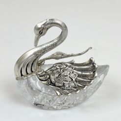 Prieskoninė iš sidabruoto metalo ir stiklo “Gulbė” 8x5x7,5 cm