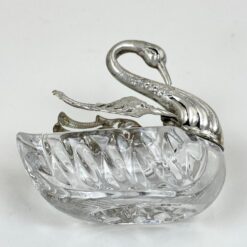 Prieskoninė iš sidabruoto metalo ir stiklo “Gulbė” 8x5x7,5 cm