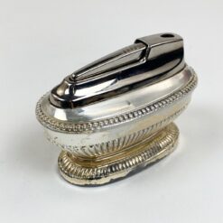 Angliškas Ronson stalinis dujinis sidabruoto metalo žiebtuvėlis 9x4,5x6,5 cm
