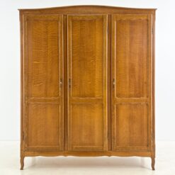 Ąžuolinė trijų durų rūbų spinta 56x154x184 cm