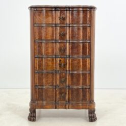 Chippendale stiliaus riešutmedžio šešių rakinamų stalčių komoda 50x65x104,5 cm