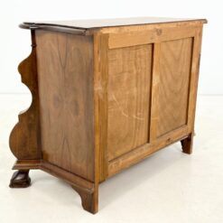Chippendale stiliaus riešutmedžio trijų stalčių komoda 46x107x77 cm