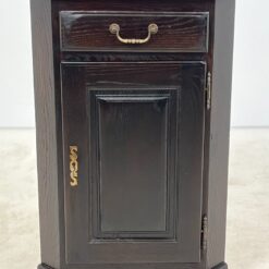 Ąžuolinė kampinė spintelė 38x61x92 cm