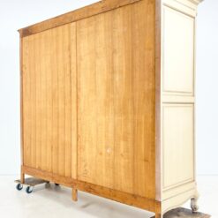 Provanso stiliaus medinė keturių durų rūbų spinta 64x219x188 cm