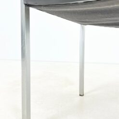 Vintažinis metalinio rėmo krėslas su mediniais porankiais ir eko oda 61x59x80 cm, 44 cm