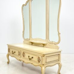 Provanso stiliaus žemas kosmetinis staliukas 46x131x168 cm