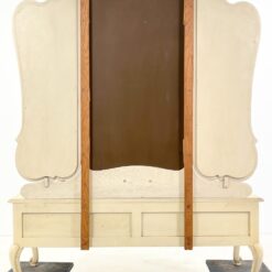Provanso stiliaus žemas kosmetinis staliukas 46x131x168 cm