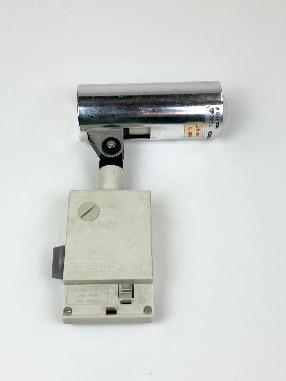 FE0992-pakabinami-sviestuvai-3 Vintažiniai lubiniai reguliuojami “Erco” šviestuvai 3 vnt. komplektas 23x5x14 cm