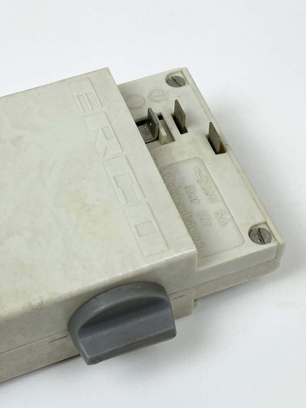 FE0992-pakabinami-sviestuvai-9 Vintažiniai lubiniai reguliuojami “Erco” šviestuvai 3 vnt. komplektas 23x5x14 cm