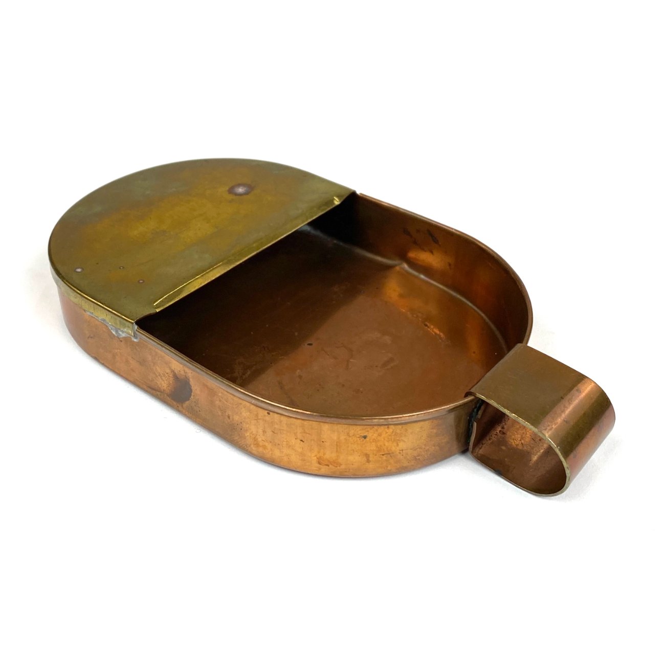 GC0533-interjero-ir-apdailos-detales-0 XIX a. stilistikos aukų dėžutė/indelis iš vario ir žalvario 15×8,5×2 cm