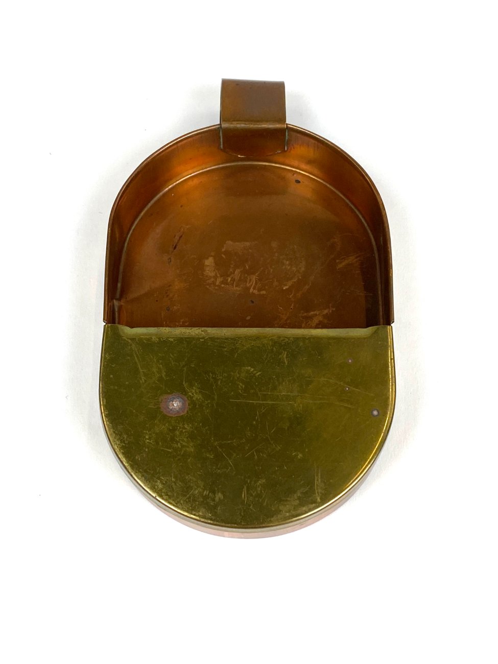 GC0533-interjero-ir-apdailos-detales-4 XIX a. stilistikos aukų dėžutė/indelis iš vario ir žalvario 15×8,5×2 cm