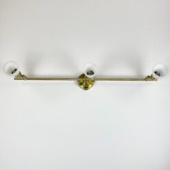 Pakabinamas aukso spalvos metalinis WOFI Leuchten trijų reguliuojamų šakų šviestuvas su stiklo gaubteliais 8x60x16 cm