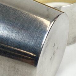 Sidabruoto metalo taurelės ir servetėlės žiedo komplektas dėžutėje 12,5x13x8 cm