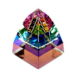 Krištolinė “Swarovski” statula piramidė A 7450 Nr 040 000 su originalia dėžute 4,5x4,5x6 cm