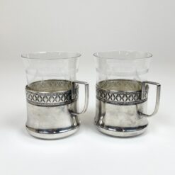 Sidabruoto metalo stiklinės laikikliai su stiklo stiklinėmis po 250 ml 2 vnt. komplektas 7,5x9,5x10 cm