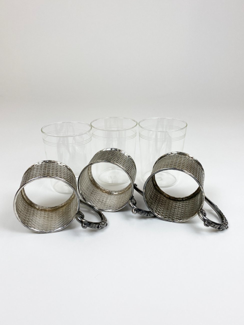 HN2382-kiti-indai-6 Schott & Gen. Jena stiklo stiklinės su sidabruoto metalo laikikliais po 220 ml 3 vnt. komplektas 7x11x9,5 cm