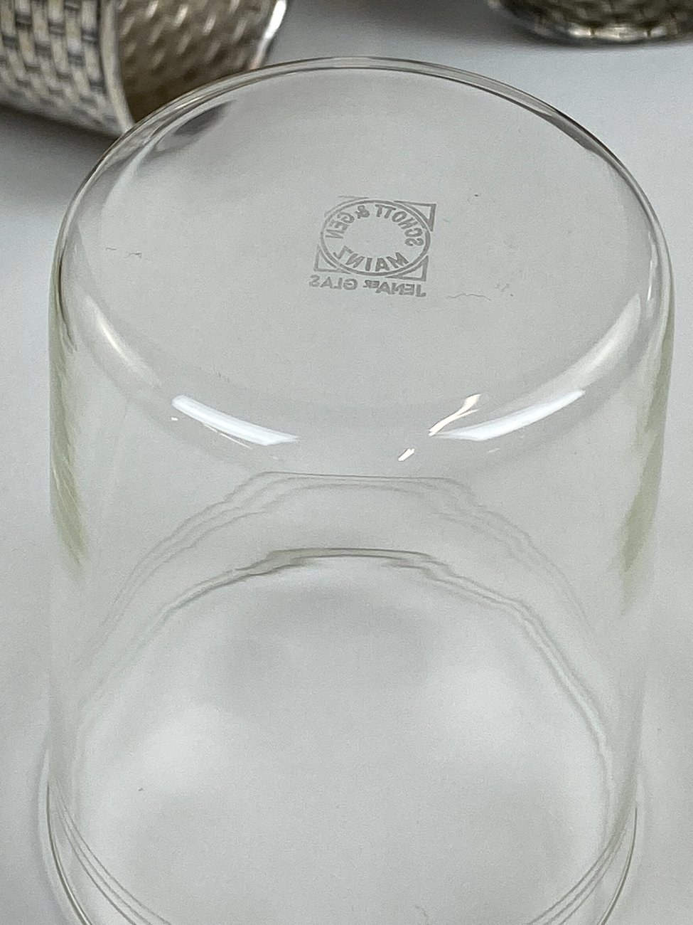 HN2382-kiti-indai-8 Schott & Gen. Jena stiklo stiklinės su sidabruoto metalo laikikliais po 220 ml 3 vnt. komplektas 7x11x9,5 cm