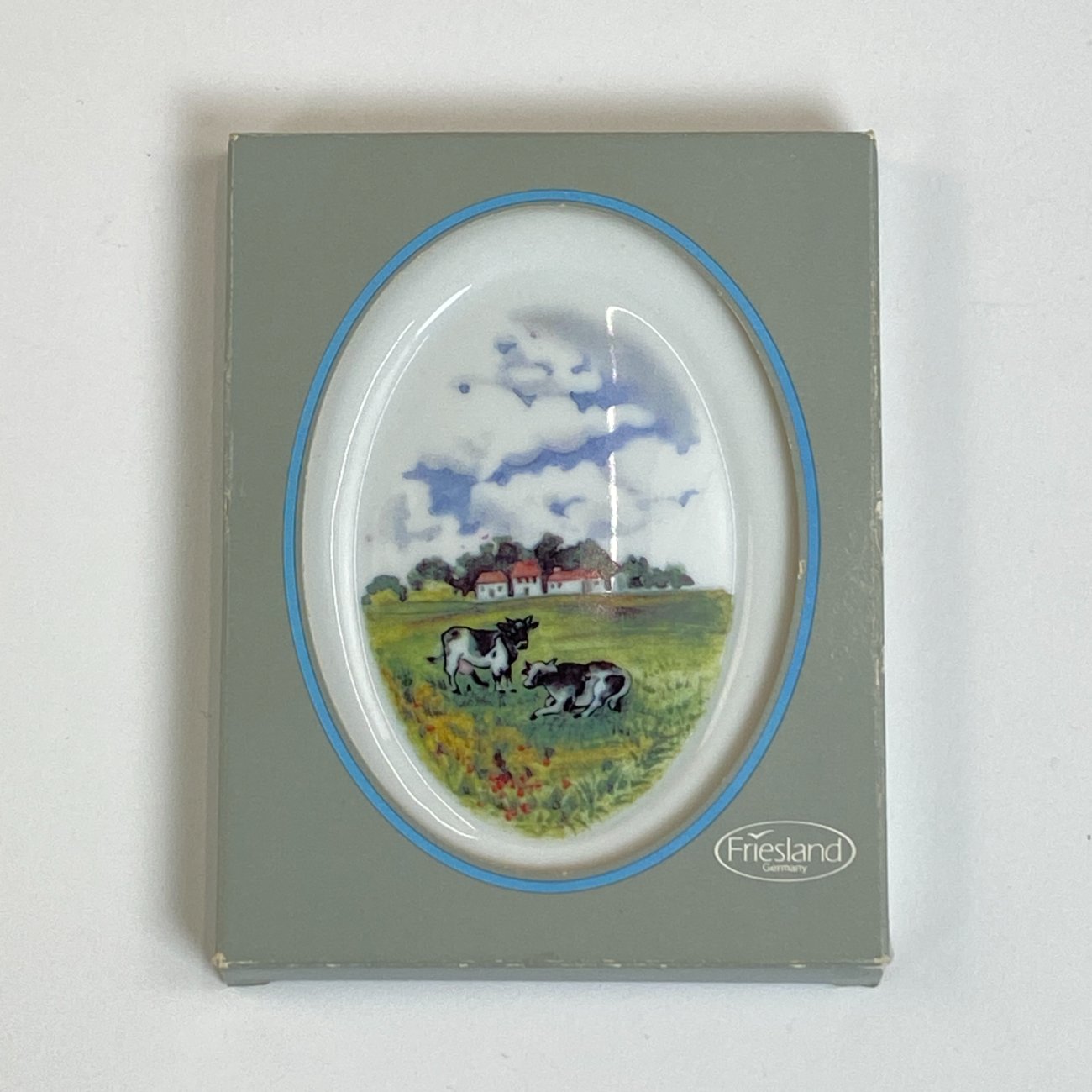 HN2387-gamtos-peizazai-0 Porcelianinis Friesland paveiksliukas – gamtos peizažas su karvėmis 1×9,5×12 cm