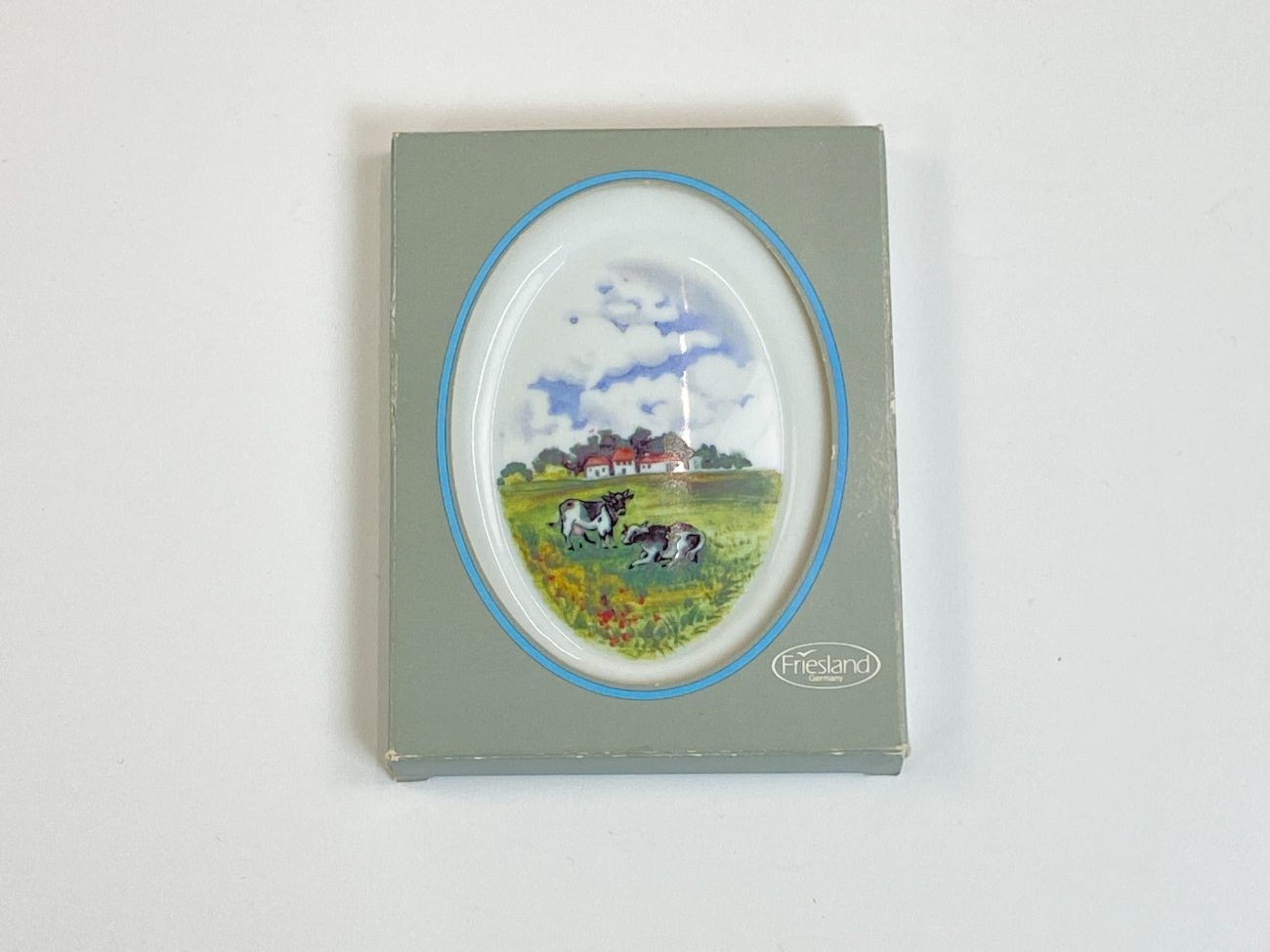HN2387-gamtos-peizazai-2 Porcelianinis Friesland paveiksliukas – gamtos peizažas su karvėmis 1×9,5×12 cm