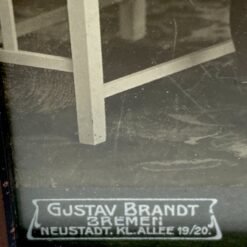Senovinė dviejų mergaičių nuotrauka (aut. Gustav Brandt, Brėmenas) mediniame rėme su stiklu 1x12x18,5 cm
