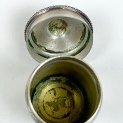 Sidabruoto žalvario indelis ligonių aliejui laikyti “Oleum infirmorum” 3x3x6 cm