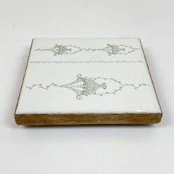 Keramikinis medinio rėmo padėkliukas su kojelėmis 15,5×15,5×3 cm