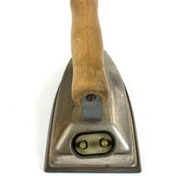Senovinis metalinis lygintuvas su medine rankena 10,5x20x12,5 cm