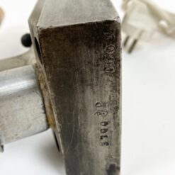 Vintažinis metalinis lygintuvas medine rankena, su laidu 9x22x14 cm