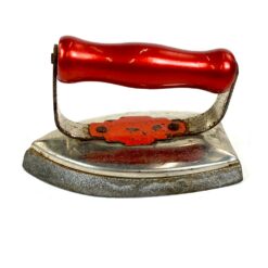 Vintažinė vokiška Rauco lygintuvo miniatiūra – figūrėlė 9,5x5x6,5 cm