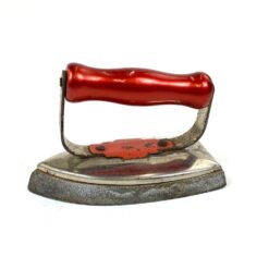 Vintažinė vokiška Rauco lygintuvo miniatiūra – figūrėlė 9,5x5x6,5 cm