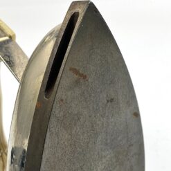Vintažinis metalinis AEG lygintuvas medine rankena, su laidu 19,5x11x14 cm