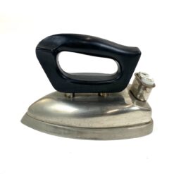 Vintažinis austriškas metalinis lygintuvas plastikine rankena 20x11x14,5 cm