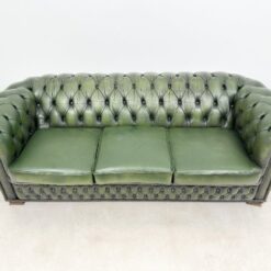 Chesterfield stiliaus natūralios odos trivietė sofa 96x211x75 cm, 44 cm