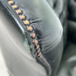 Chesterfield stiliaus raudonmedžio ir natūralios odos fotelis 87x93x110 cm, 49 cm