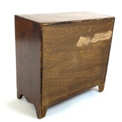 Medinė inkrustuota trijų stalčių mini spintelė 16×30,5×29 cm