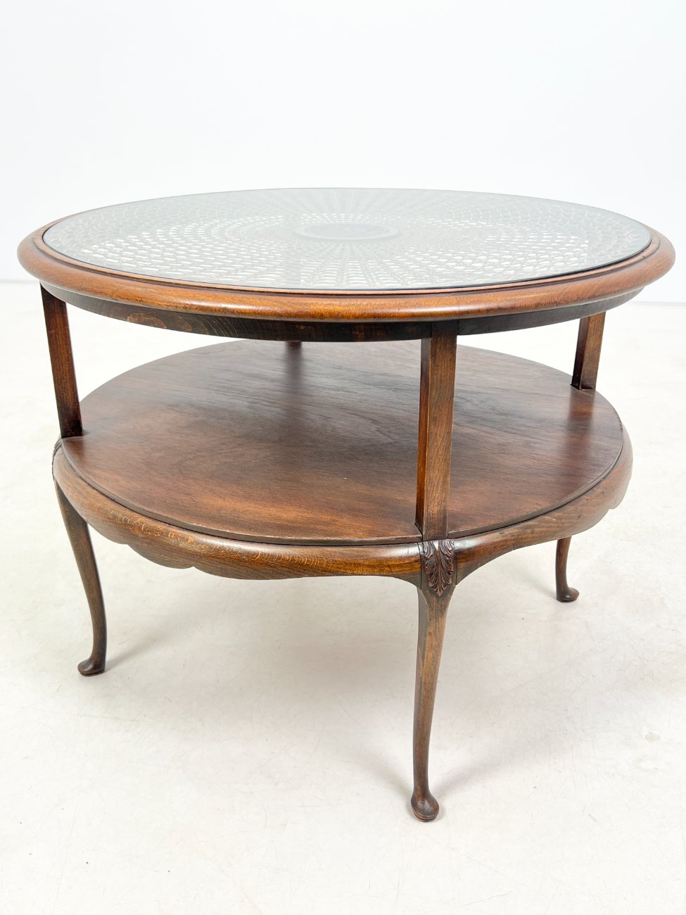 DS0252-stalai-4 Apvalus ąžuolinis staliukas su ratano ir stiklo stalviršiumi 75,5×75,5×59 cm