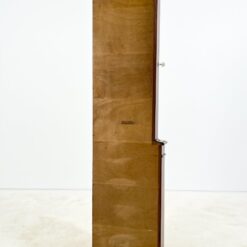 Angliško stiliaus kampinis raudonmedžio bufetas 39x63x178 cm
