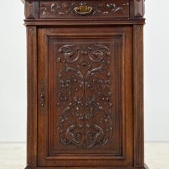 Ąžuolinė drožinėta vienų durų ir vieno stalčiaus spintelė 37x66x95 cm