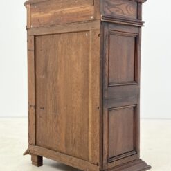 Ąžuolinė drožinėta vienų durų ir vieno stalčiaus spintelė 37x66x95 cm