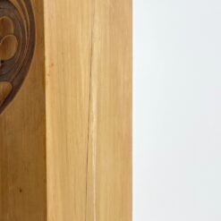 Art Nouveau riešutmedžio vitrina su apšvietimu 48x106x220 cm