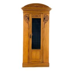 Art Nouveau riešutmedžio vitrina su apšvietimu 48x106x220 cm