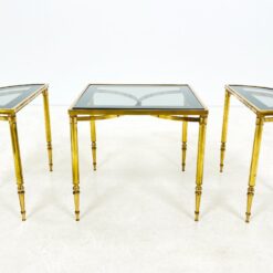 Trijų dalių žalvarinis staliukas tamsinto stiklo stalviršiais 50x100x46 cm