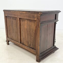 Senovinė ąžuolinė drožinėta penkių stalčių komoda 56x113x82 cm